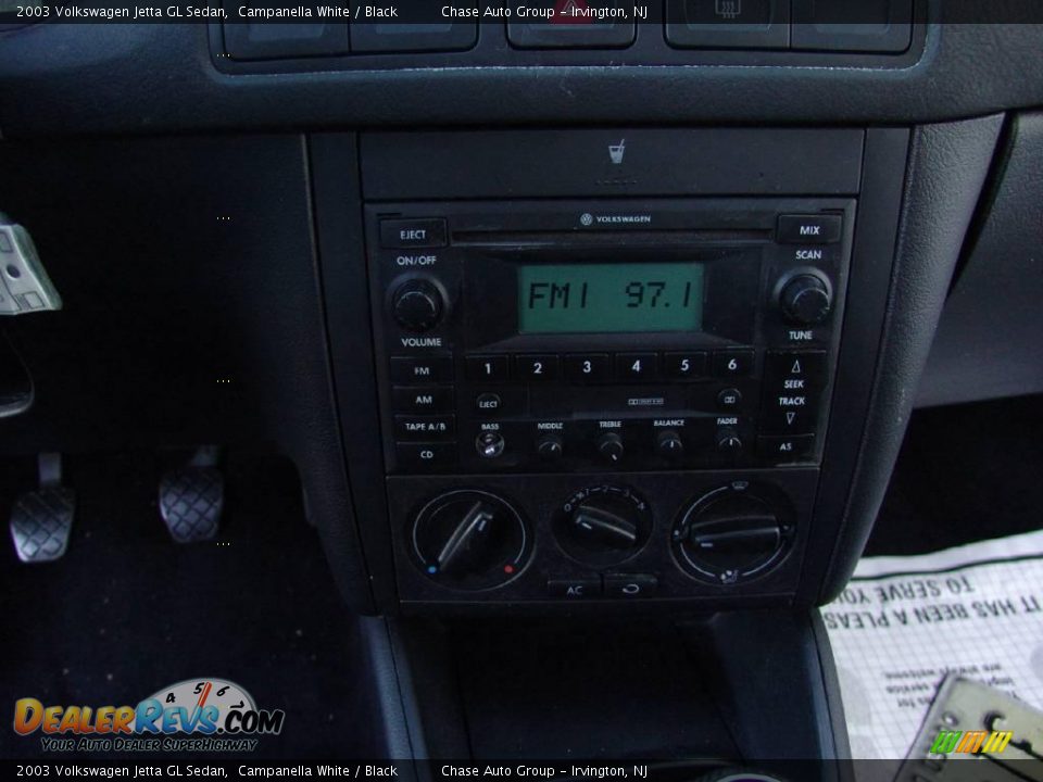 2003 Volkswagen Jetta GL Sedan Campanella White / Black Photo #24