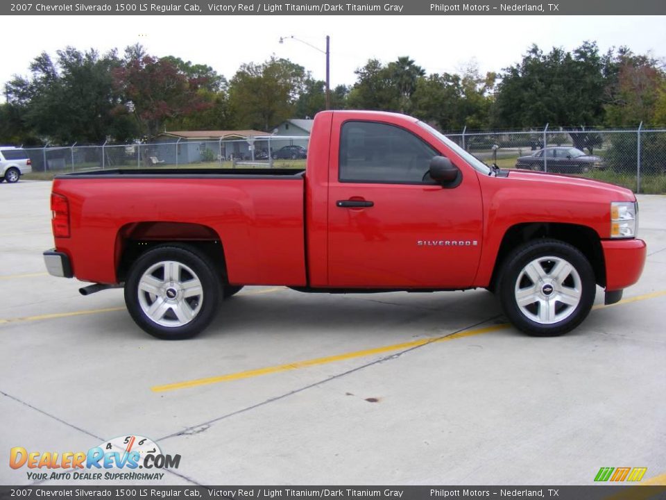 2007 Chevrolet Silverado 1500 LS Regular Cab Victory Red / Light Titanium/Dark Titanium Gray Photo #3