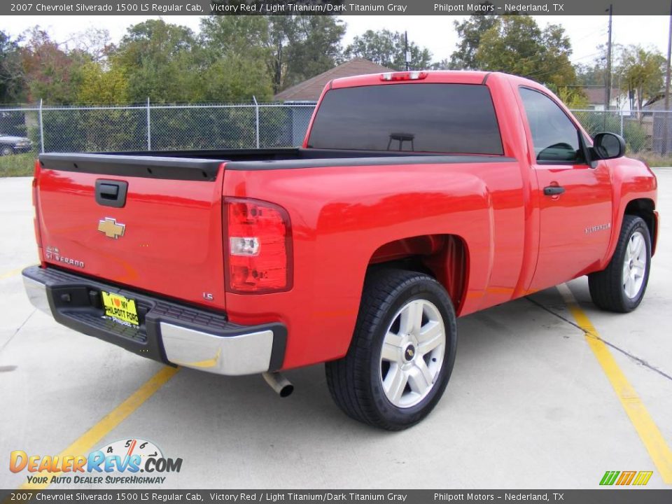 2007 Chevrolet Silverado 1500 LS Regular Cab Victory Red / Light Titanium/Dark Titanium Gray Photo #5