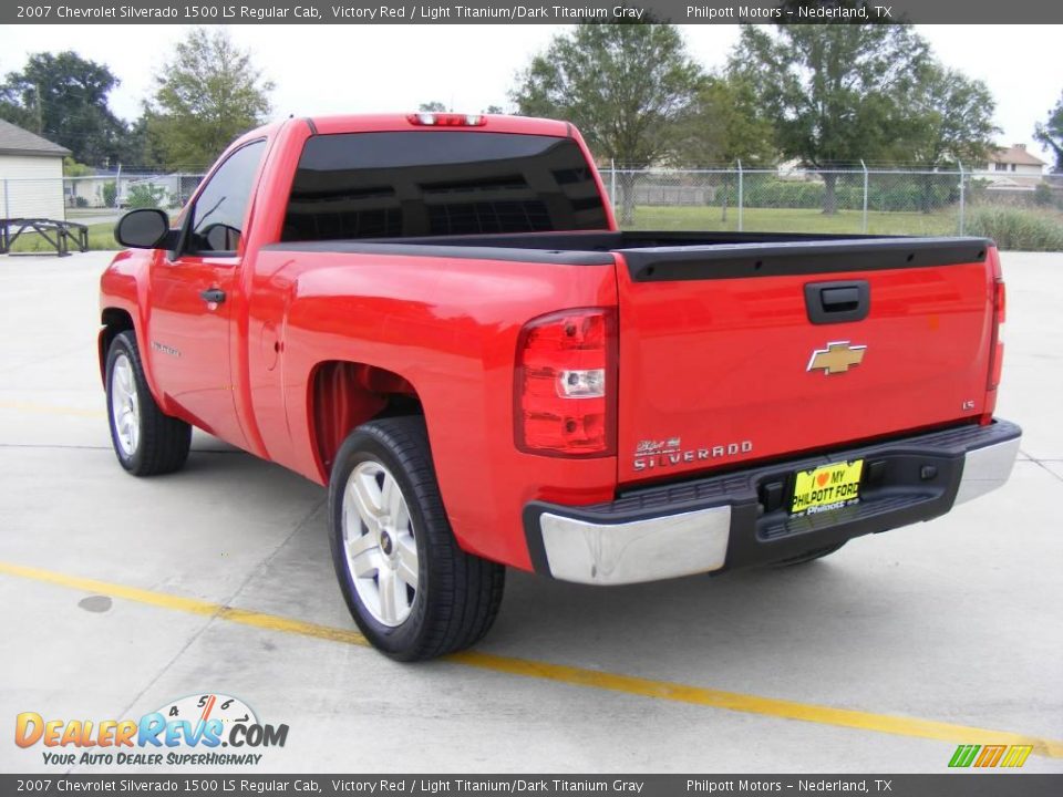 2007 Chevrolet Silverado 1500 LS Regular Cab Victory Red / Light Titanium/Dark Titanium Gray Photo #9