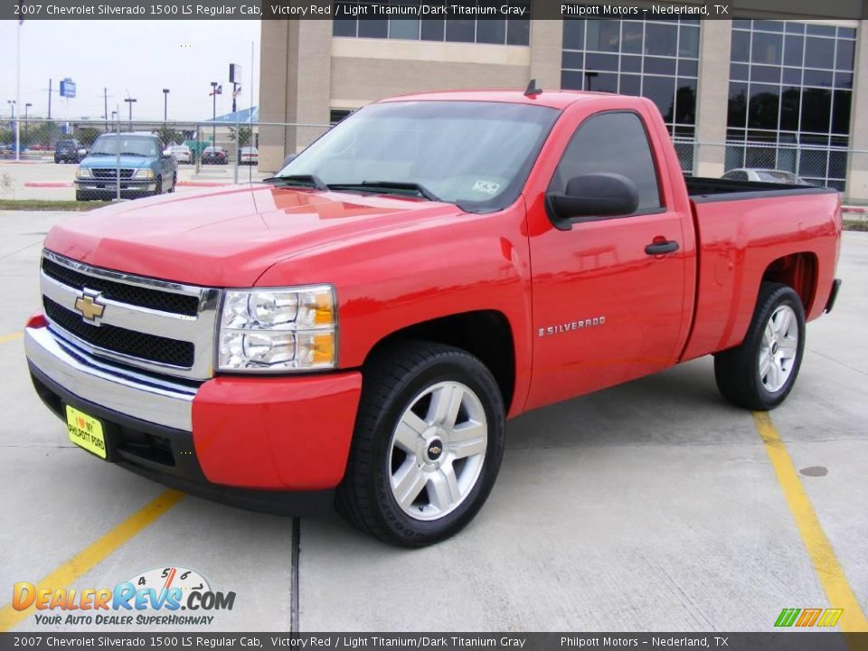 2007 Chevrolet Silverado 1500 LS Regular Cab Victory Red / Light Titanium/Dark Titanium Gray Photo #13