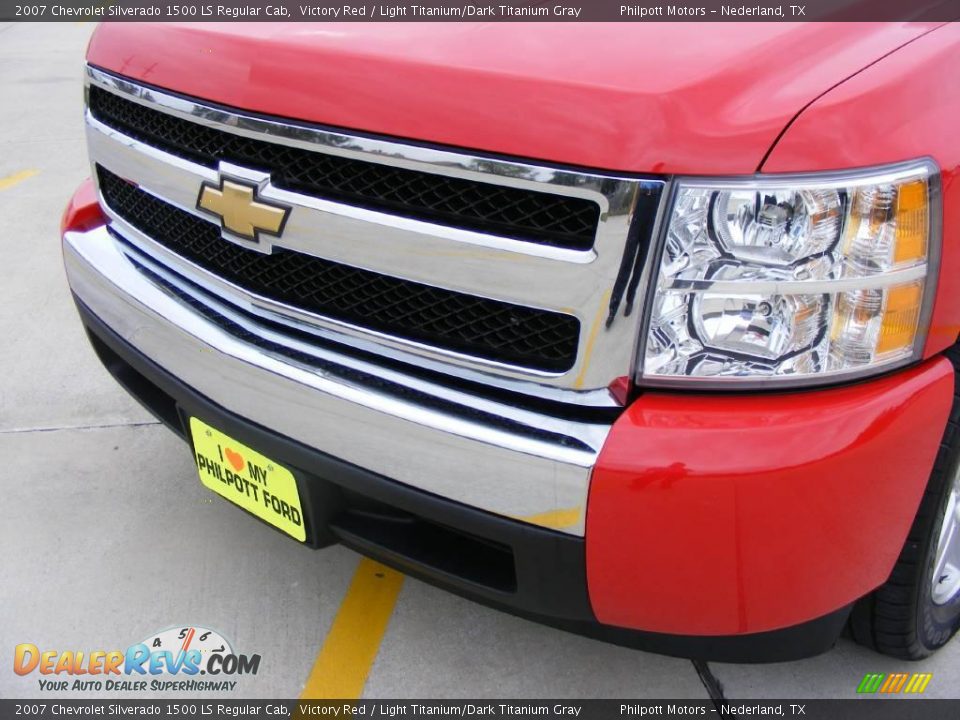 2007 Chevrolet Silverado 1500 LS Regular Cab Victory Red / Light Titanium/Dark Titanium Gray Photo #21