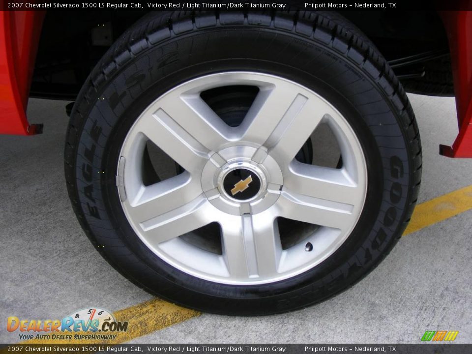 2007 Chevrolet Silverado 1500 LS Regular Cab Victory Red / Light Titanium/Dark Titanium Gray Photo #27