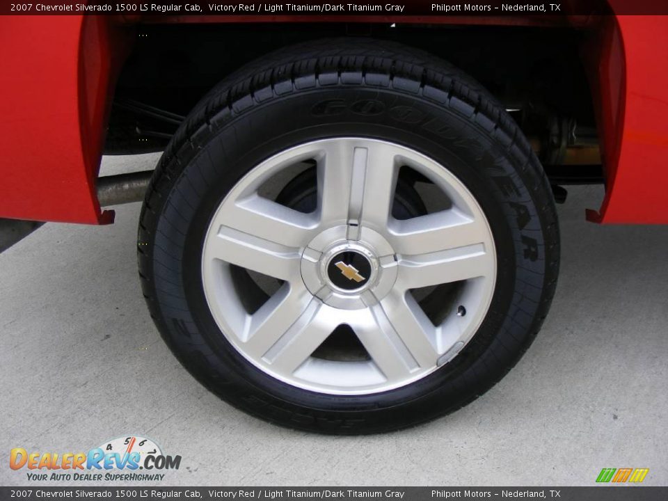 2007 Chevrolet Silverado 1500 LS Regular Cab Victory Red / Light Titanium/Dark Titanium Gray Photo #30