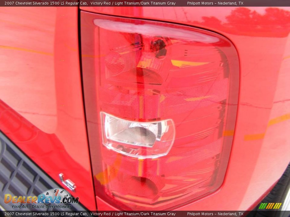 2007 Chevrolet Silverado 1500 LS Regular Cab Victory Red / Light Titanium/Dark Titanium Gray Photo #36