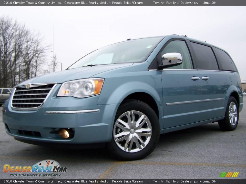 2010 Chrysler Town & Country Limited Clearwater Blue Pearl / Medium Pebble Beige/Cream Photo #5
