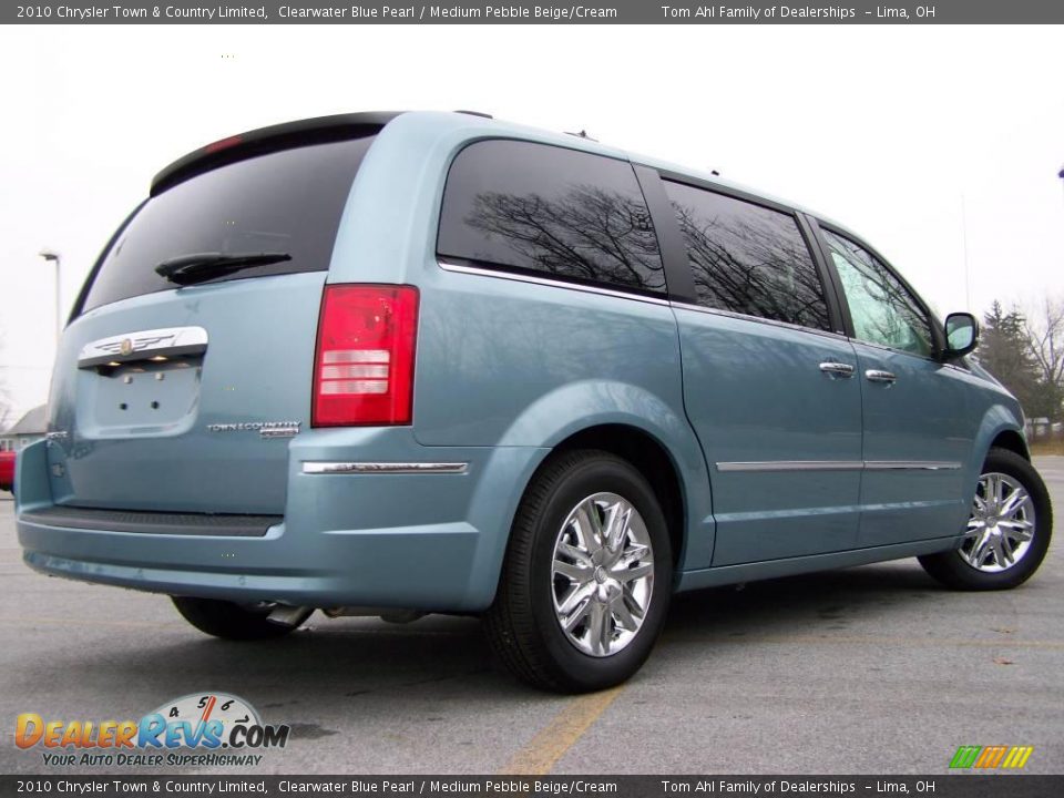 2010 Chrysler Town & Country Limited Clearwater Blue Pearl / Medium Pebble Beige/Cream Photo #7
