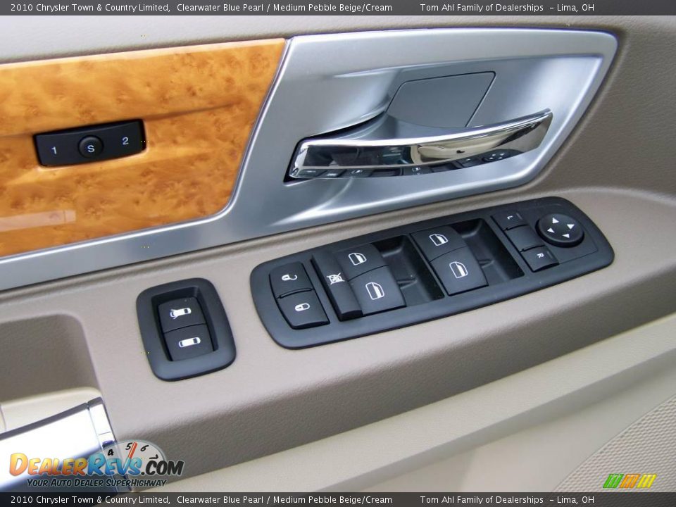 2010 Chrysler Town & Country Limited Clearwater Blue Pearl / Medium Pebble Beige/Cream Photo #12