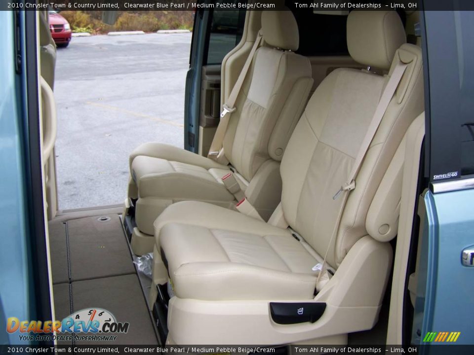 2010 Chrysler Town & Country Limited Clearwater Blue Pearl / Medium Pebble Beige/Cream Photo #13