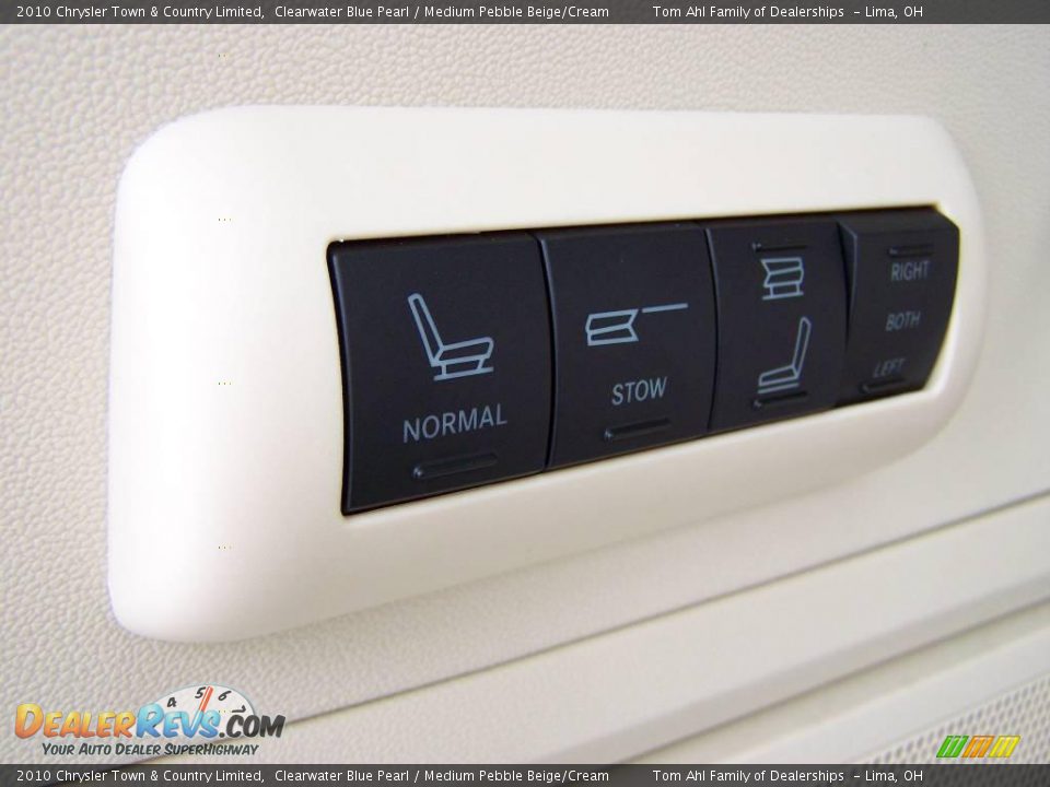 2010 Chrysler Town & Country Limited Clearwater Blue Pearl / Medium Pebble Beige/Cream Photo #15