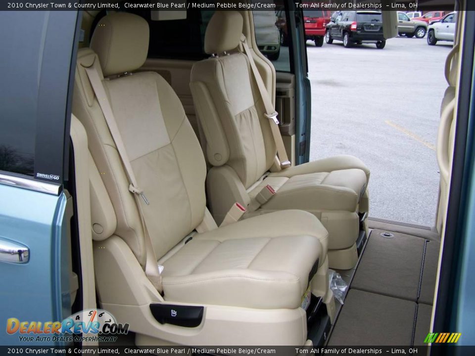 2010 Chrysler Town & Country Limited Clearwater Blue Pearl / Medium Pebble Beige/Cream Photo #16