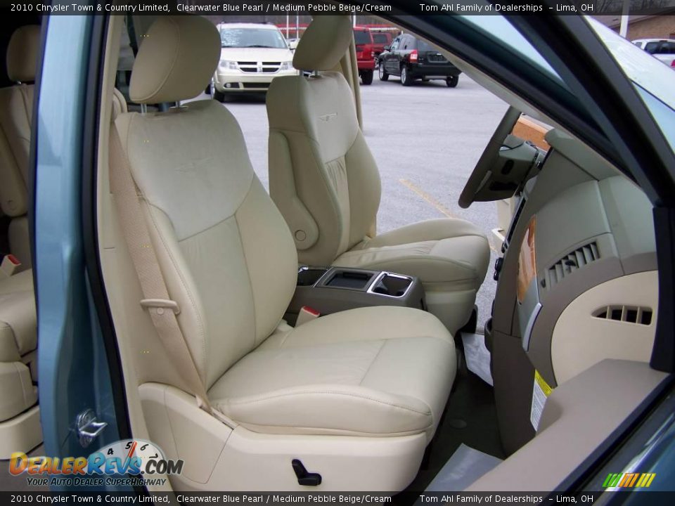 2010 Chrysler Town & Country Limited Clearwater Blue Pearl / Medium Pebble Beige/Cream Photo #17