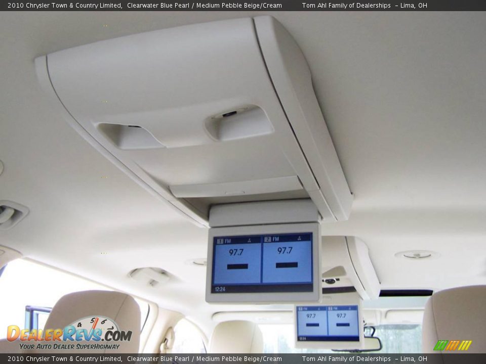 2010 Chrysler Town & Country Limited Clearwater Blue Pearl / Medium Pebble Beige/Cream Photo #19