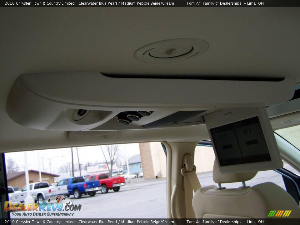 2010 Chrysler Town & Country Limited Clearwater Blue Pearl / Medium Pebble Beige/Cream Photo #20
