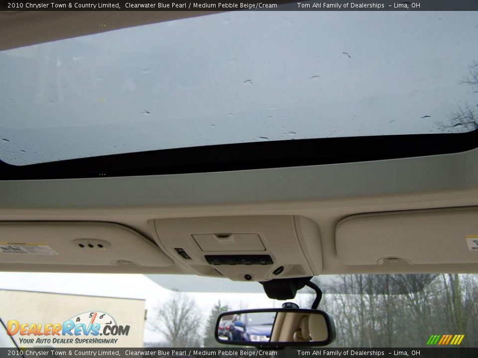 2010 Chrysler Town & Country Limited Clearwater Blue Pearl / Medium Pebble Beige/Cream Photo #21
