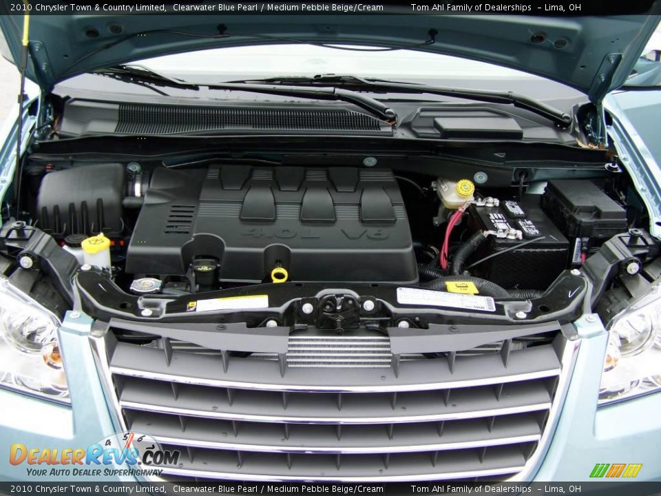 2010 Chrysler Town & Country Limited Clearwater Blue Pearl / Medium Pebble Beige/Cream Photo #23