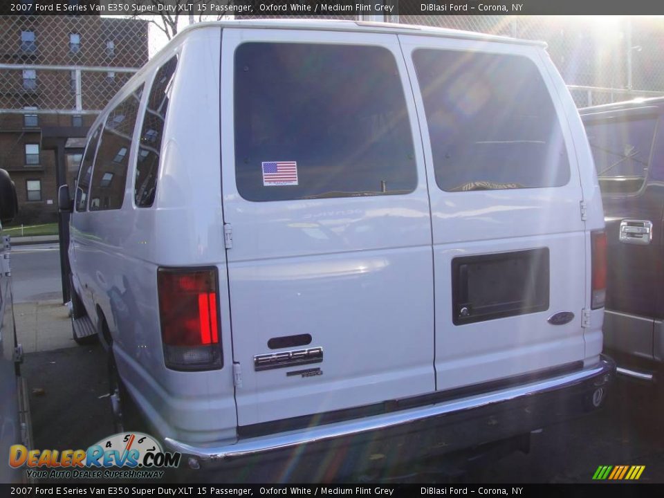 2007 Ford E Series Van E350 Super Duty XLT 15 Passenger Oxford White / Medium Flint Grey Photo #5
