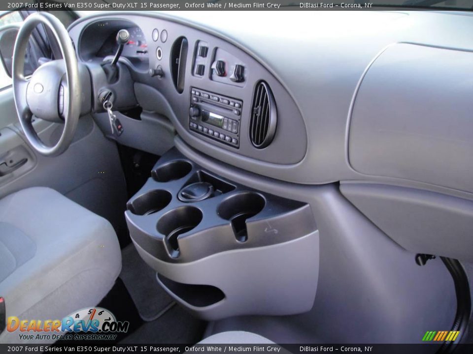 2007 Ford E Series Van E350 Super Duty XLT 15 Passenger Oxford White / Medium Flint Grey Photo #16