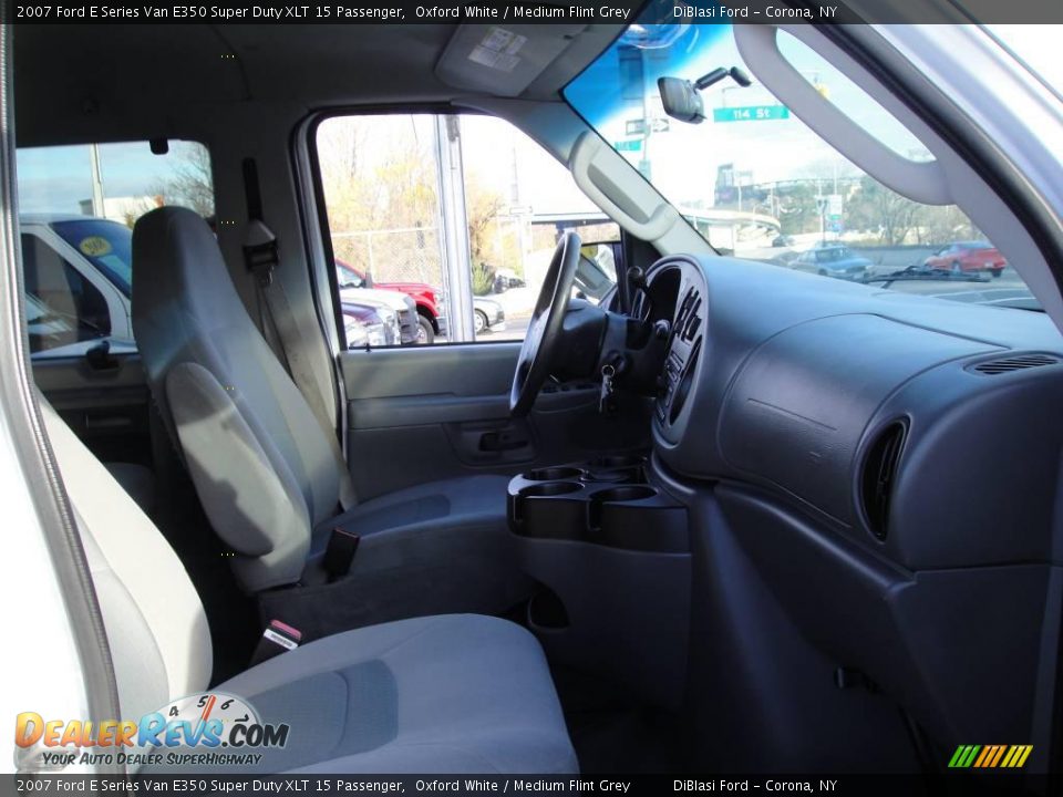 2007 Ford E Series Van E350 Super Duty XLT 15 Passenger Oxford White / Medium Flint Grey Photo #17