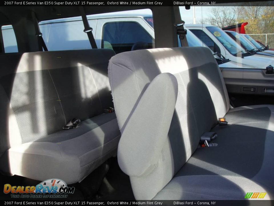2007 Ford E Series Van E350 Super Duty XLT 15 Passenger Oxford White / Medium Flint Grey Photo #19