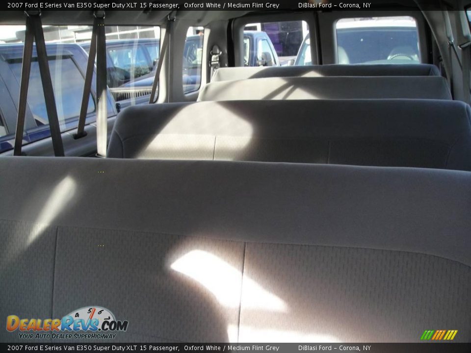 2007 Ford E Series Van E350 Super Duty XLT 15 Passenger Oxford White / Medium Flint Grey Photo #20