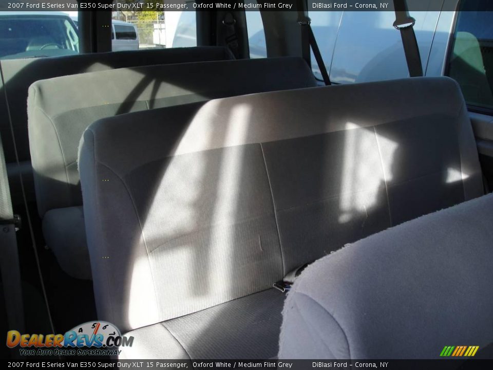 2007 Ford E Series Van E350 Super Duty XLT 15 Passenger Oxford White / Medium Flint Grey Photo #21
