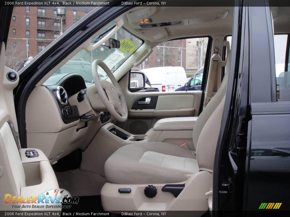 2006 Ford Expedition XLT 4x4 Black / Medium Parchment Photo #14