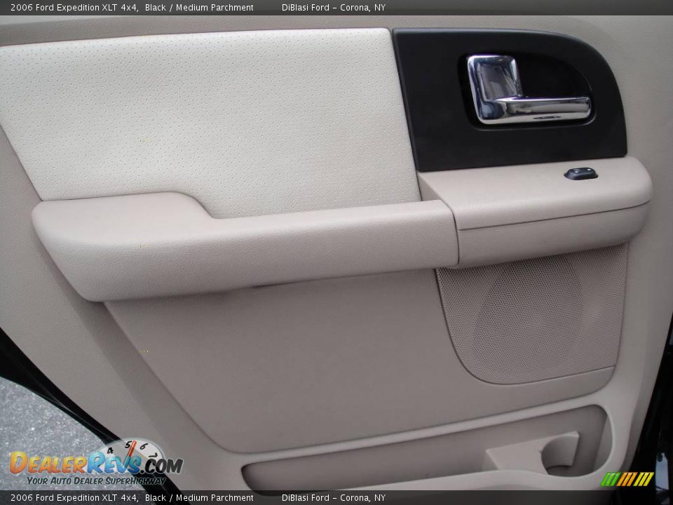 2006 Ford Expedition XLT 4x4 Black / Medium Parchment Photo #17