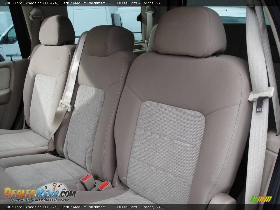 2006 Ford Expedition XLT 4x4 Black / Medium Parchment Photo #18