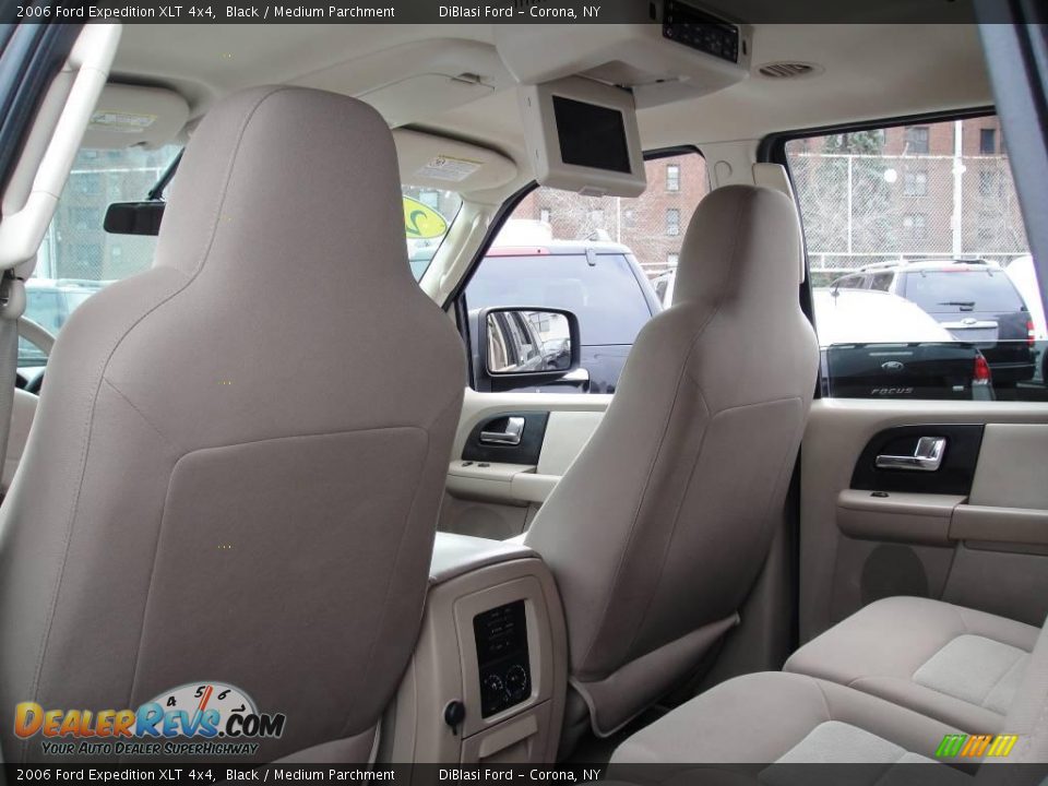 2006 Ford Expedition XLT 4x4 Black / Medium Parchment Photo #20