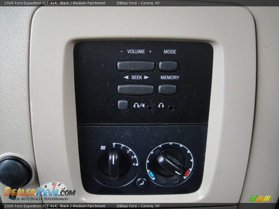 2006 Ford Expedition XLT 4x4 Black / Medium Parchment Photo #21