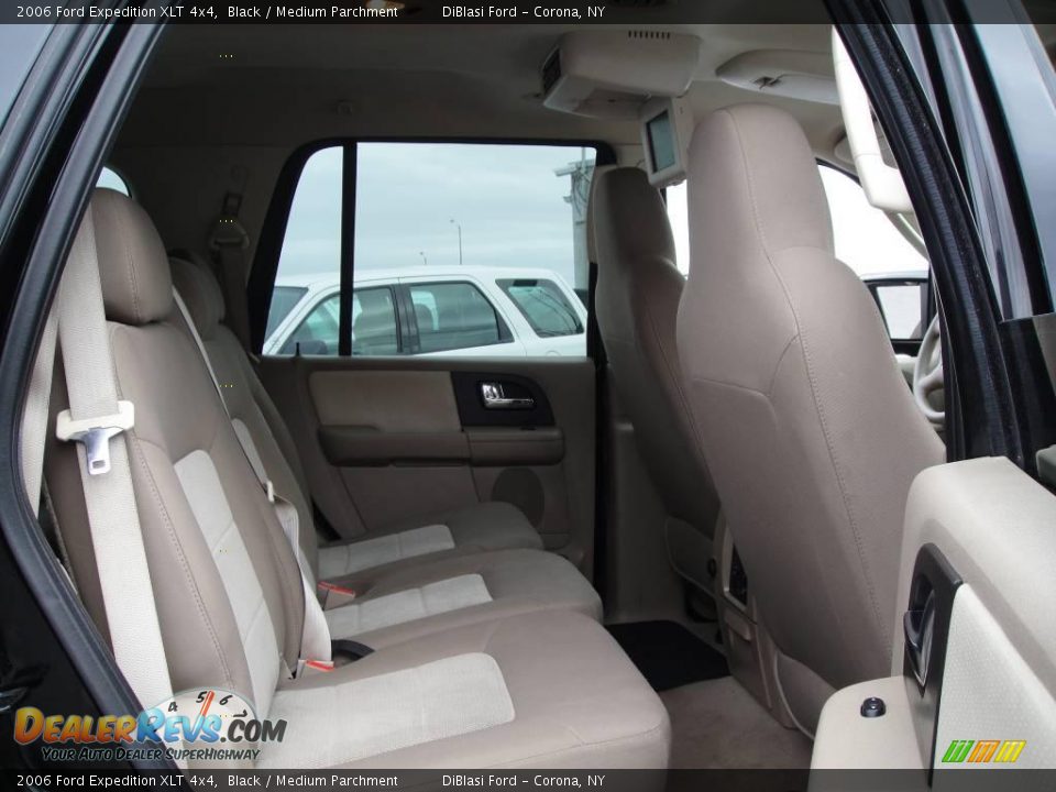 2006 Ford Expedition XLT 4x4 Black / Medium Parchment Photo #27