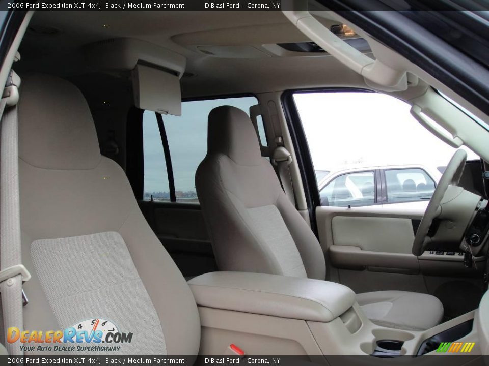 2006 Ford Expedition XLT 4x4 Black / Medium Parchment Photo #30