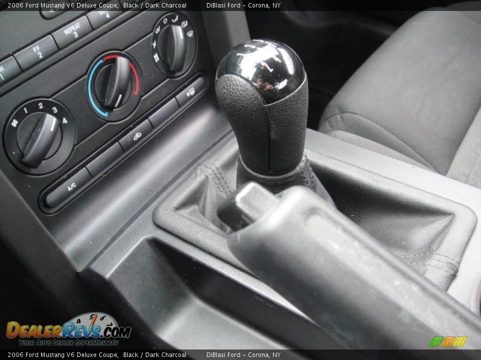 2006 Ford Mustang V6 Deluxe Coupe Black / Dark Charcoal Photo #23