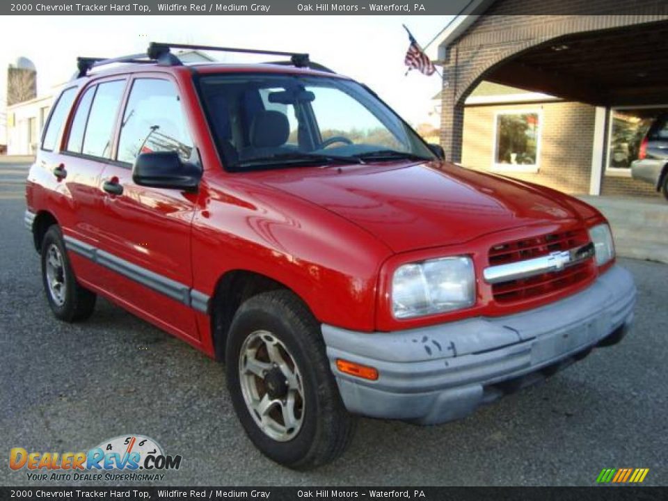 2000 Chevrolet Tracker Hard Top Wildfire Red / Medium Gray Photo #2