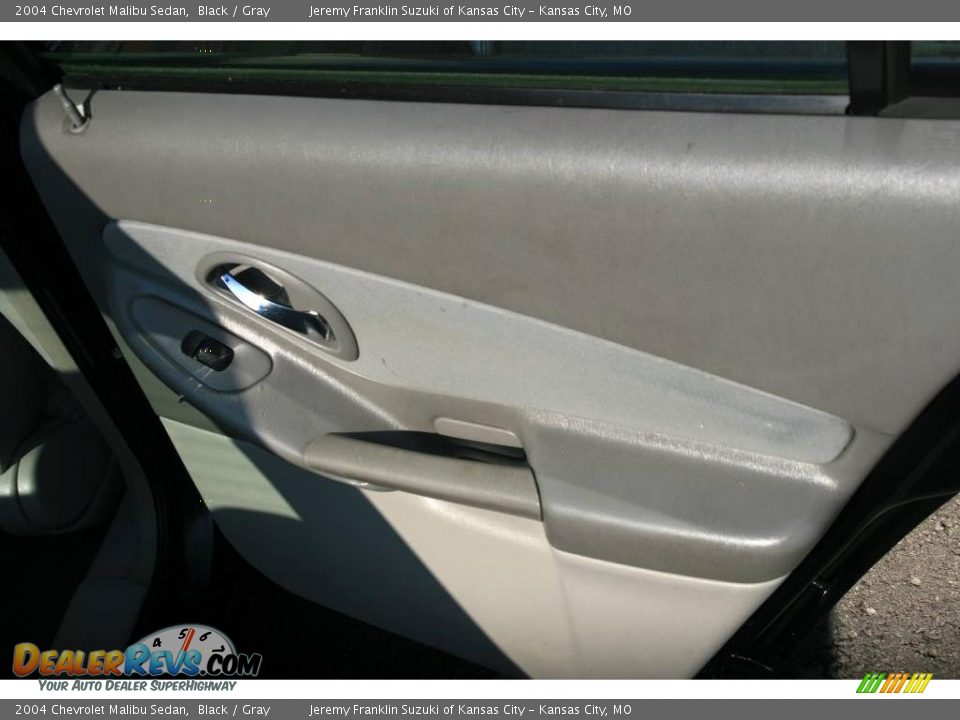 2004 Chevrolet Malibu Sedan Black / Gray Photo #18