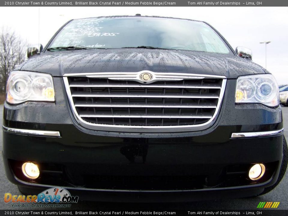 2010 Chrysler Town & Country Limited Brilliant Black Crystal Pearl / Medium Pebble Beige/Cream Photo #3