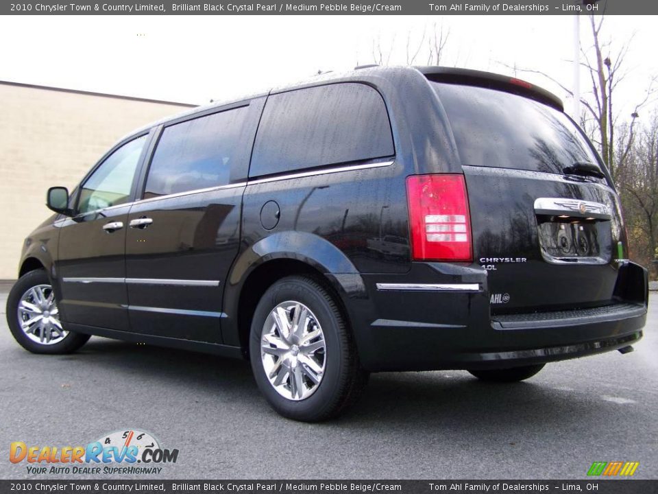 2010 Chrysler Town & Country Limited Brilliant Black Crystal Pearl / Medium Pebble Beige/Cream Photo #4