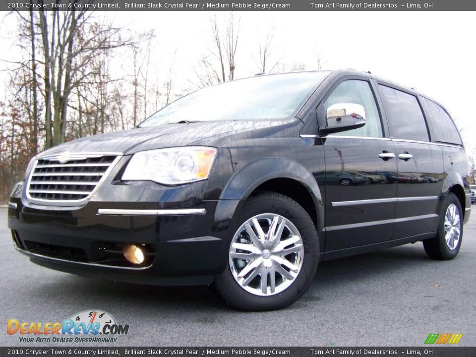 2010 Chrysler Town & Country Limited Brilliant Black Crystal Pearl / Medium Pebble Beige/Cream Photo #5