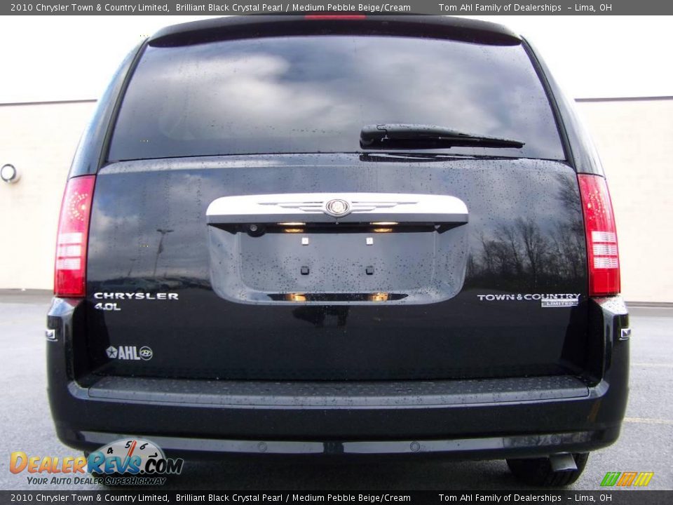 2010 Chrysler Town & Country Limited Brilliant Black Crystal Pearl / Medium Pebble Beige/Cream Photo #6