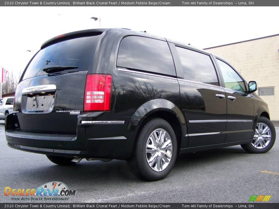 2010 Chrysler Town & Country Limited Brilliant Black Crystal Pearl / Medium Pebble Beige/Cream Photo #7