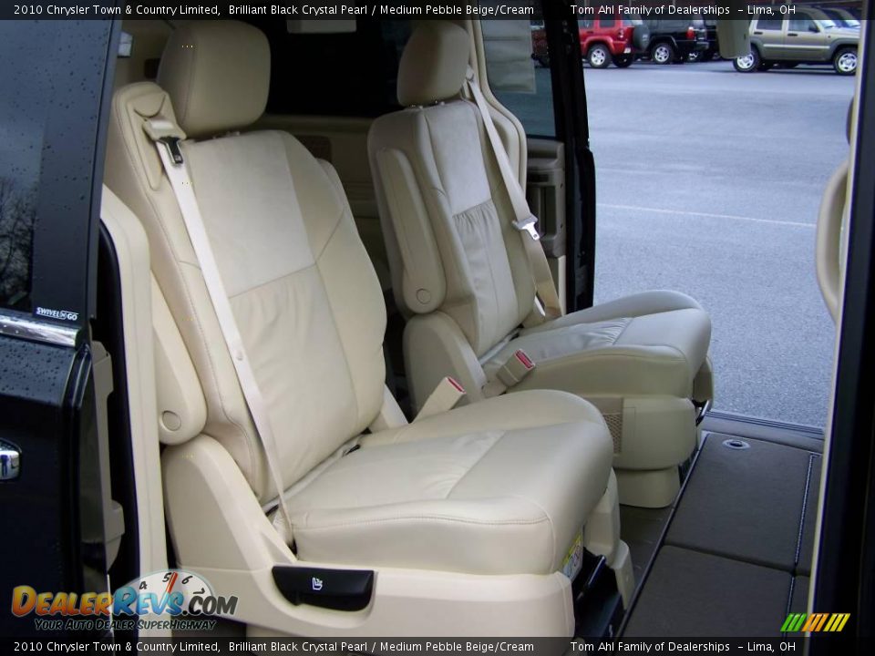 2010 Chrysler Town & Country Limited Brilliant Black Crystal Pearl / Medium Pebble Beige/Cream Photo #12