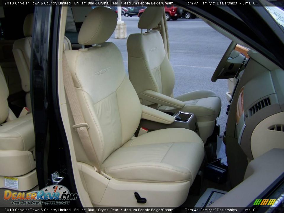 2010 Chrysler Town & Country Limited Brilliant Black Crystal Pearl / Medium Pebble Beige/Cream Photo #13