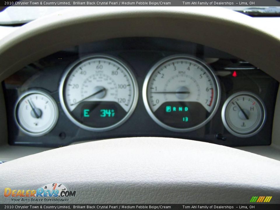 2010 Chrysler Town & Country Limited Brilliant Black Crystal Pearl / Medium Pebble Beige/Cream Photo #20