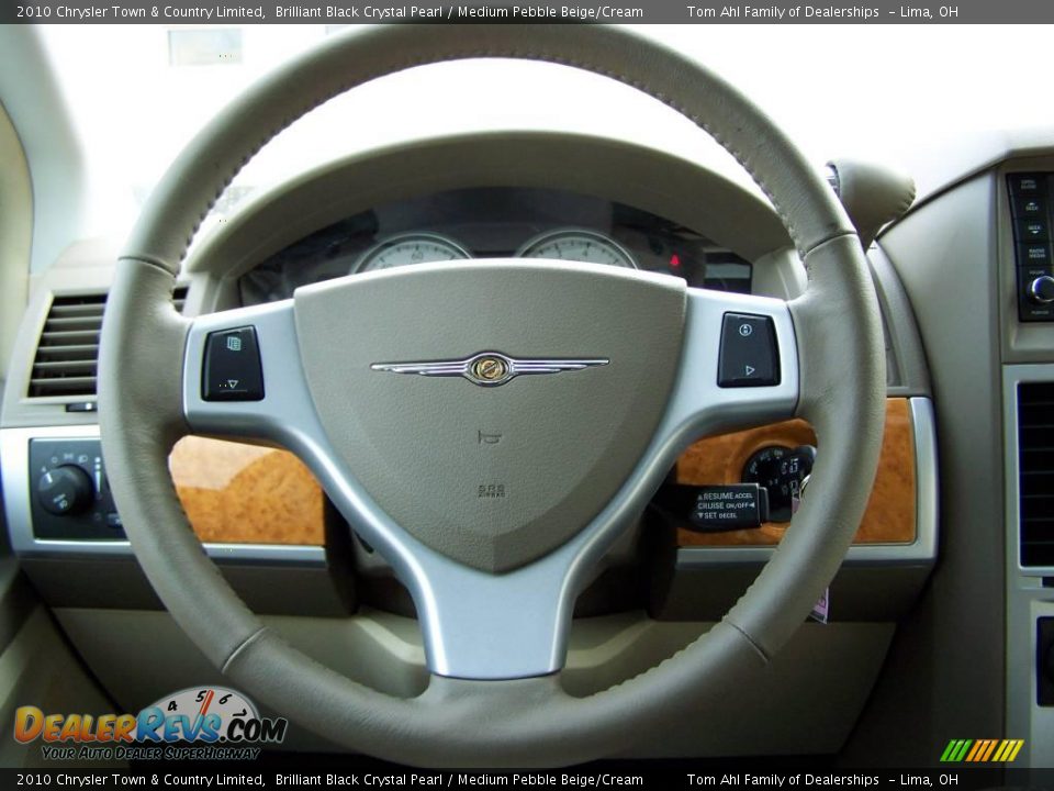 2010 Chrysler Town & Country Limited Brilliant Black Crystal Pearl / Medium Pebble Beige/Cream Photo #21