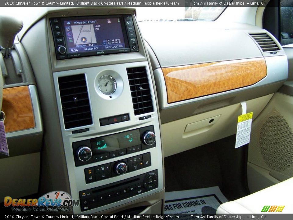2010 Chrysler Town & Country Limited Brilliant Black Crystal Pearl / Medium Pebble Beige/Cream Photo #22