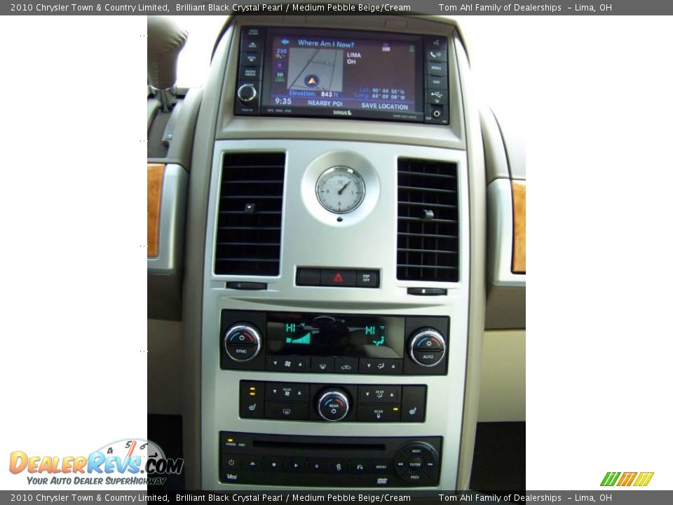 2010 Chrysler Town & Country Limited Brilliant Black Crystal Pearl / Medium Pebble Beige/Cream Photo #23