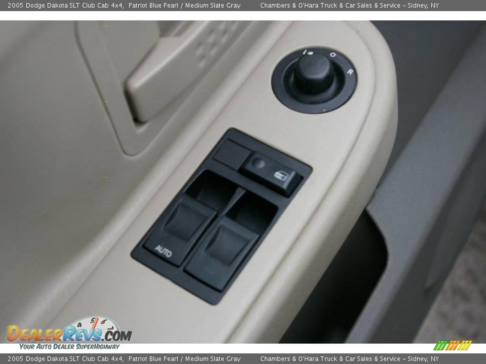 2005 Dodge Dakota SLT Club Cab 4x4 Patriot Blue Pearl / Medium Slate Gray Photo #8