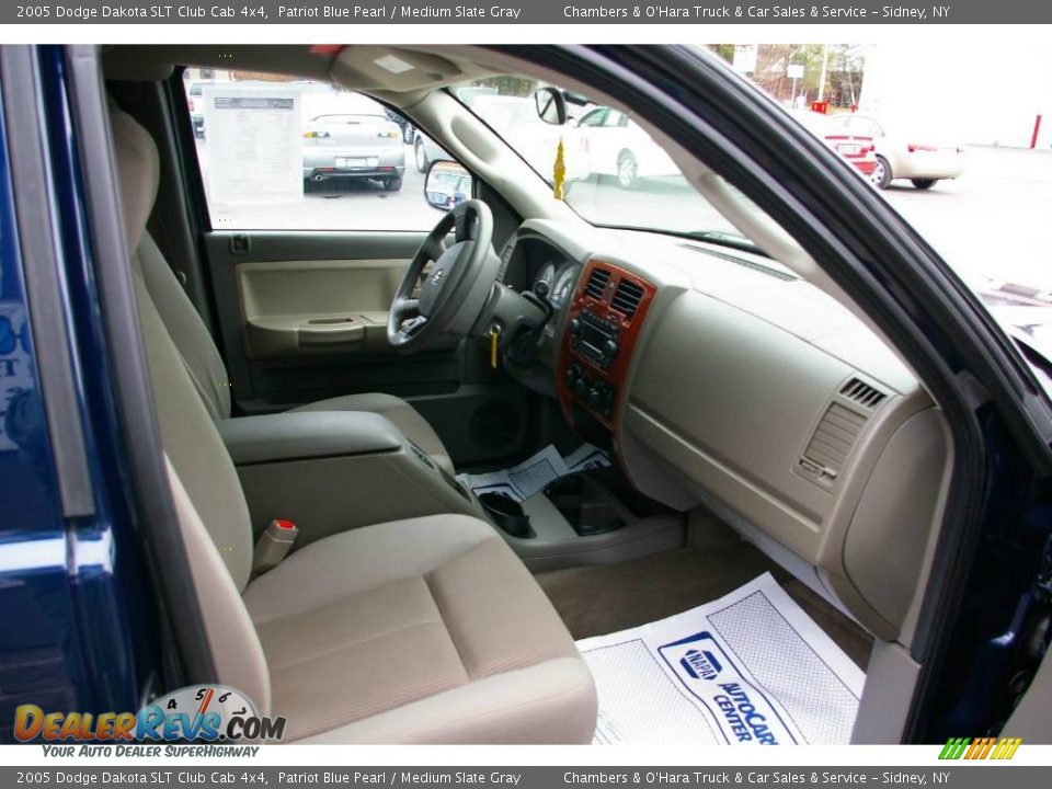2005 Dodge Dakota SLT Club Cab 4x4 Patriot Blue Pearl / Medium Slate Gray Photo #12