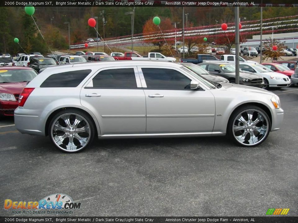 2006 Dodge Magnum SXT Bright Silver Metallic / Dark Slate Gray/Light Slate Gray Photo #4